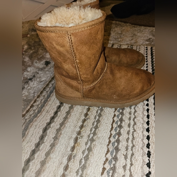 UGG Classic Short Chestnut Leather Shearling Lined Boots 6 PRE-OWNED - Picture 2 of 4